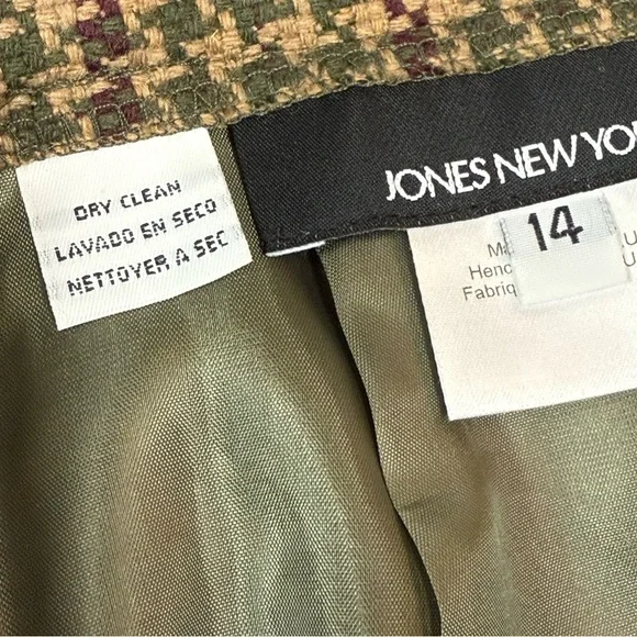 Jones New York.  size 14 skirt and blazer suit - Picture 7 of 8